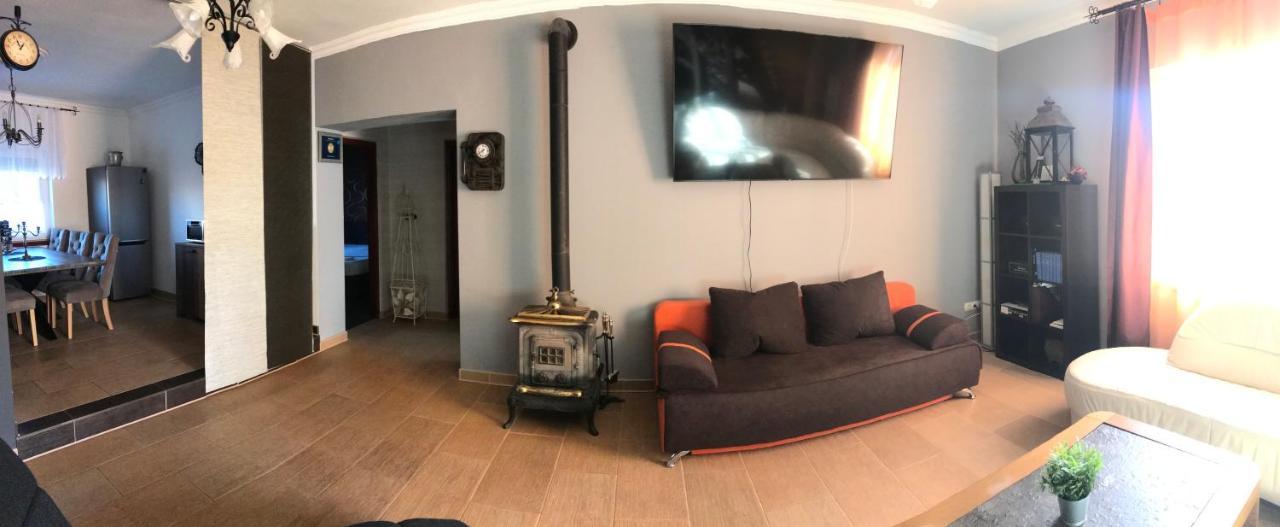 Eden Apartman Algyo Bagian luar foto