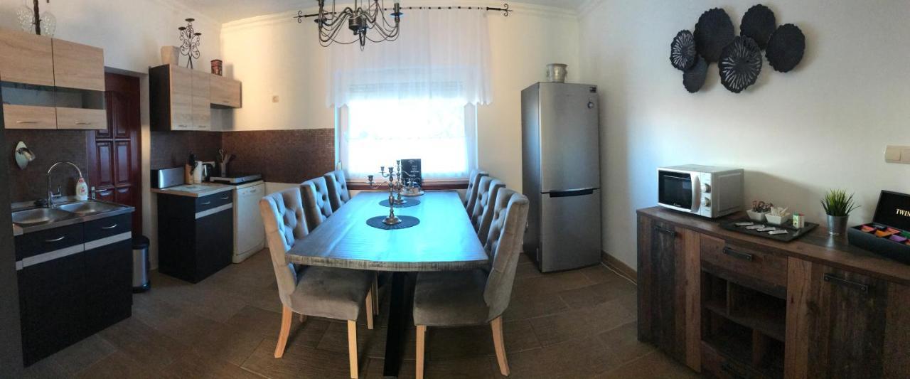 Eden Apartman Algyo Bagian luar foto