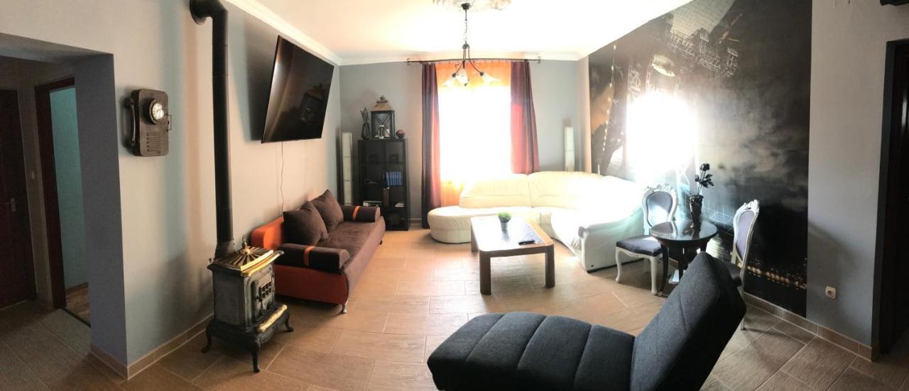 Eden Apartman Algyo Bagian luar foto