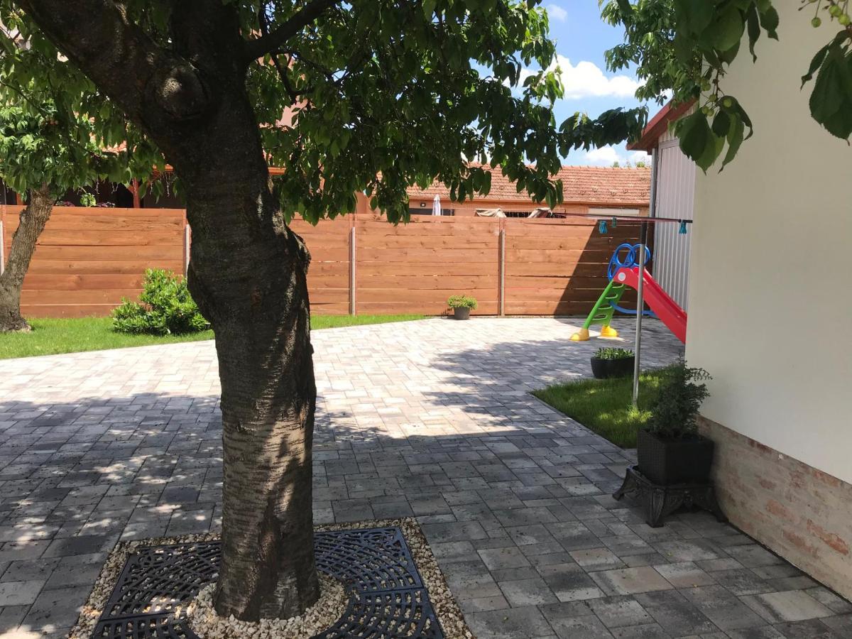 Eden Apartman Algyo Bagian luar foto
