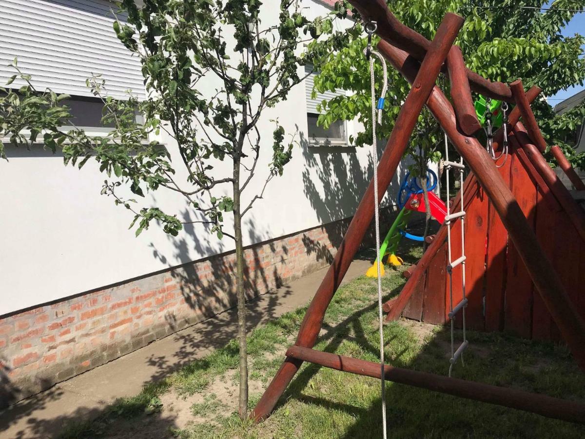 Eden Apartman Algyo Bagian luar foto