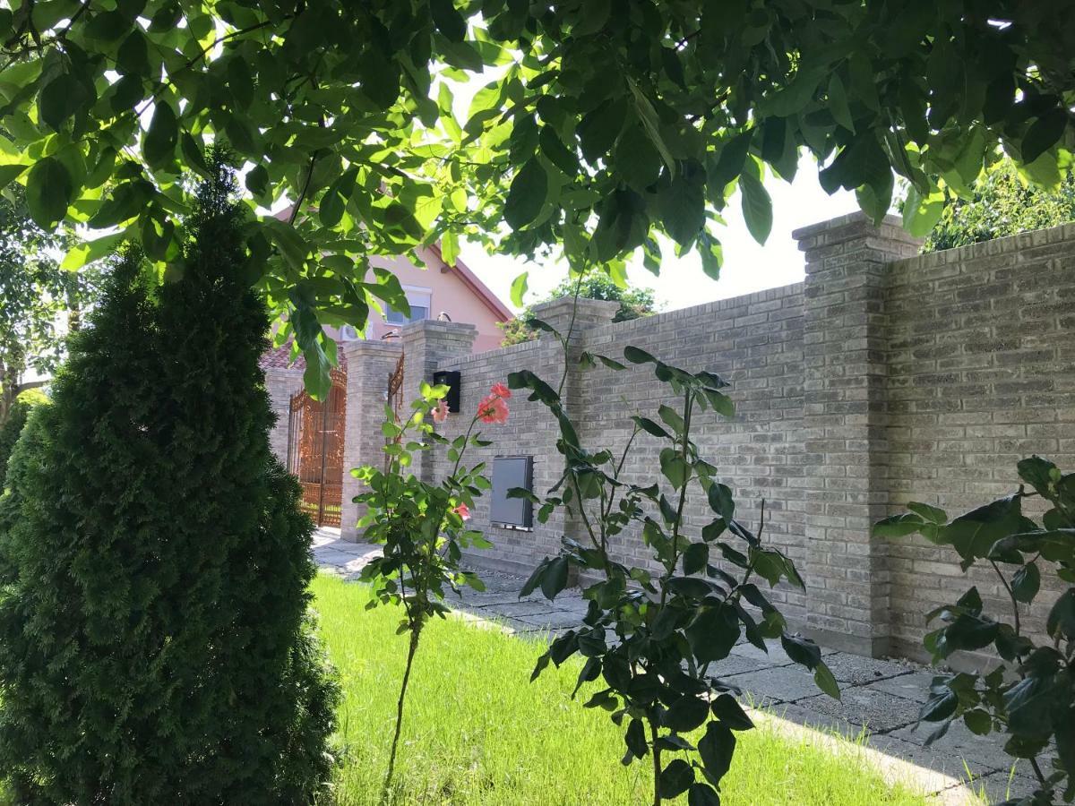 Eden Apartman Algyo Bagian luar foto