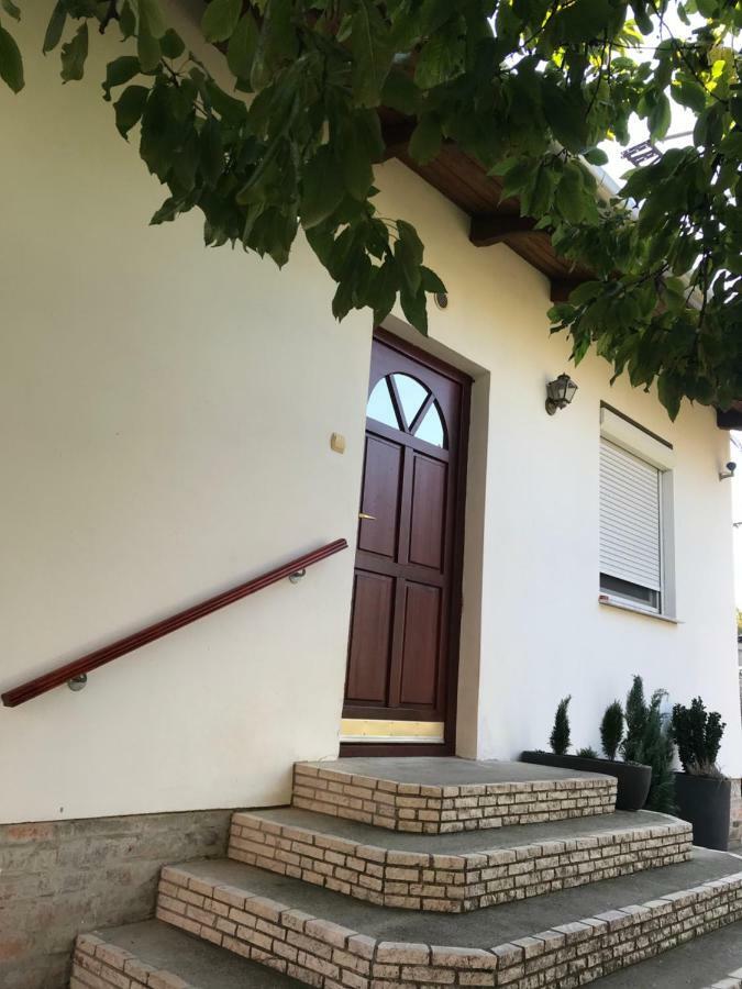 Eden Apartman Algyo Bagian luar foto